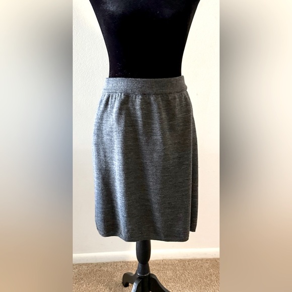 Tweeds 100% wool soft knit elastic waist gray mini to knee length skirt large EC - Picture 1 of 6